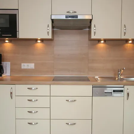 Stylish Flats In Near Lifts, Cleaning Included Uderns