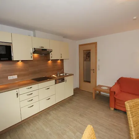 Stylish Flats In Near Lifts, Cleaning Included * Uderns