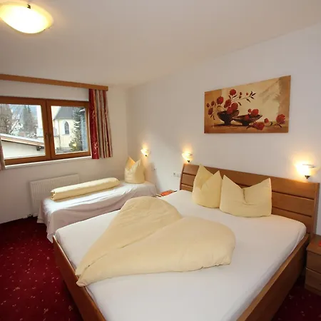 Stylish Flats In Near Lifts, Cleaning Included * Uderns