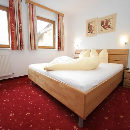 Stylish Flats In Near Lifts, Cleaning Included * Uderns