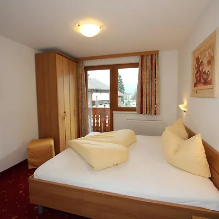 Stylish Flats In Near Lifts, Cleaning Included Appartamento Uderns
